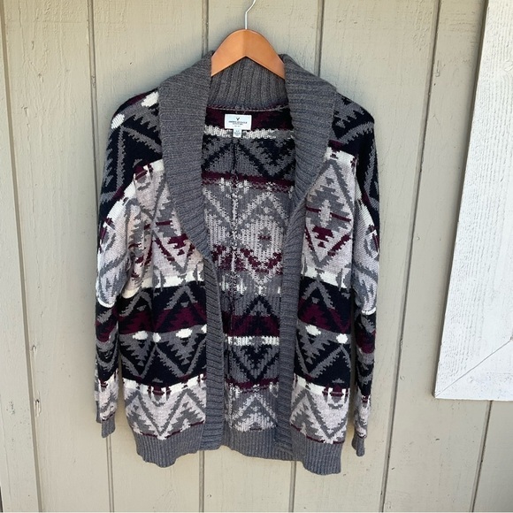 This is a American Eagle sweater size is S/P. - Picture 2 of 9